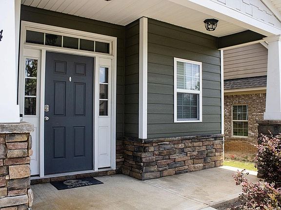 2nd image of 4 Ivy Ln