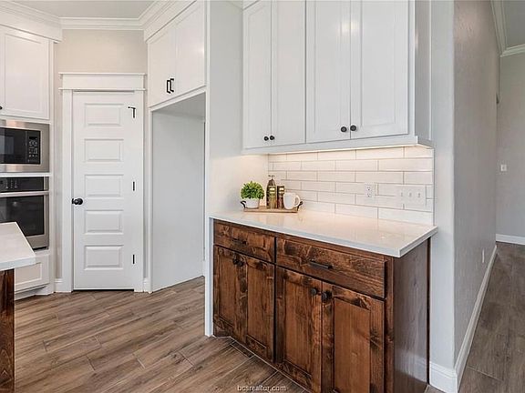 3rd image of 3208 Glencairn Ct