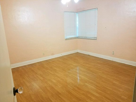 4th image of 821 NW 6th Ave