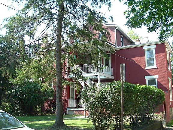 2nd image of 137 W Hubbard Ave