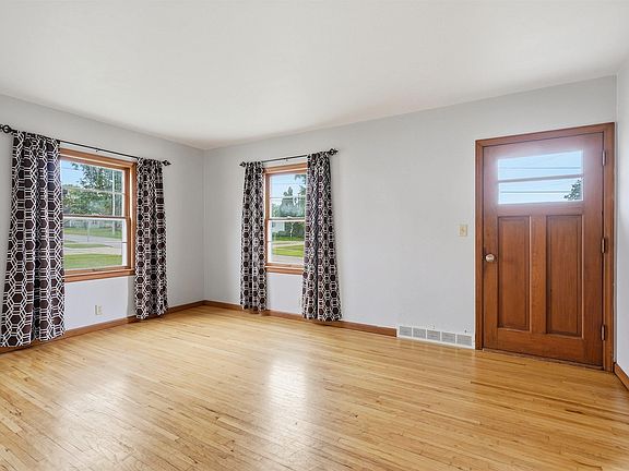 3rd image of 1301 W 11th St
