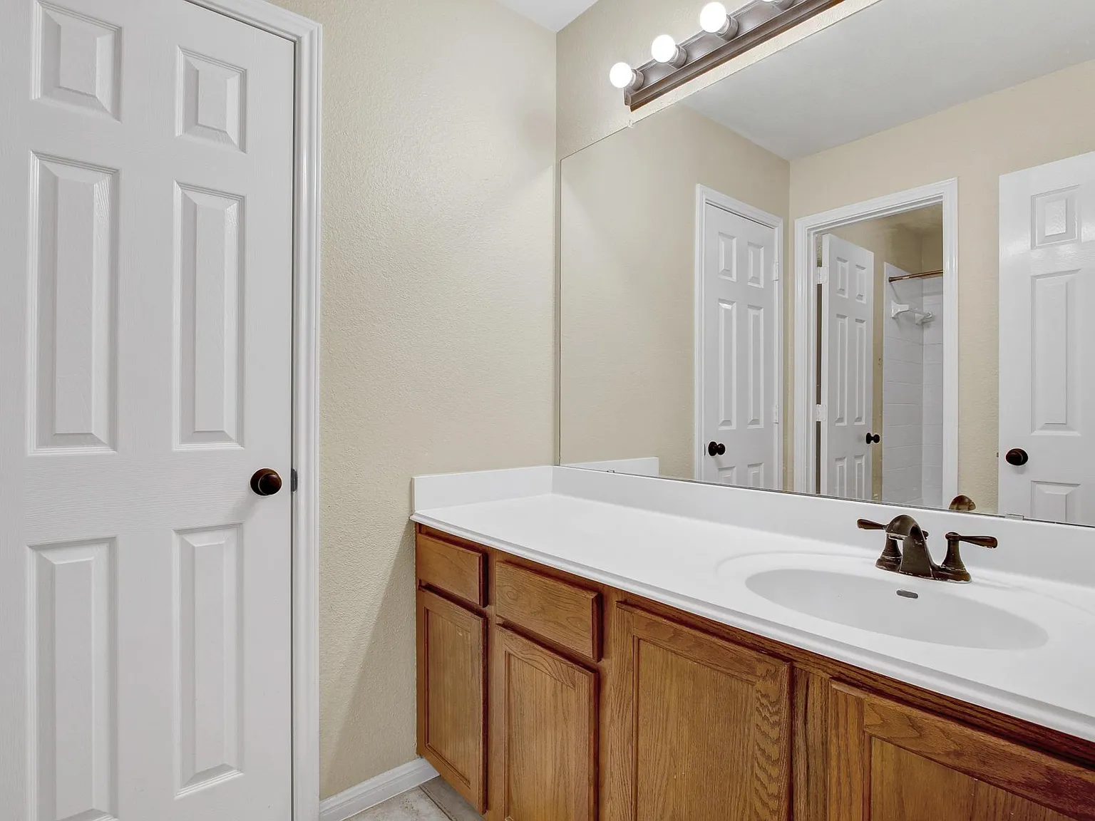 4 bed, 2772 sqft, $2,800 — Photo 2