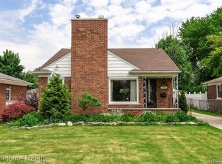 20885 Parkcrest Dr, Harper Woods, MI 48225