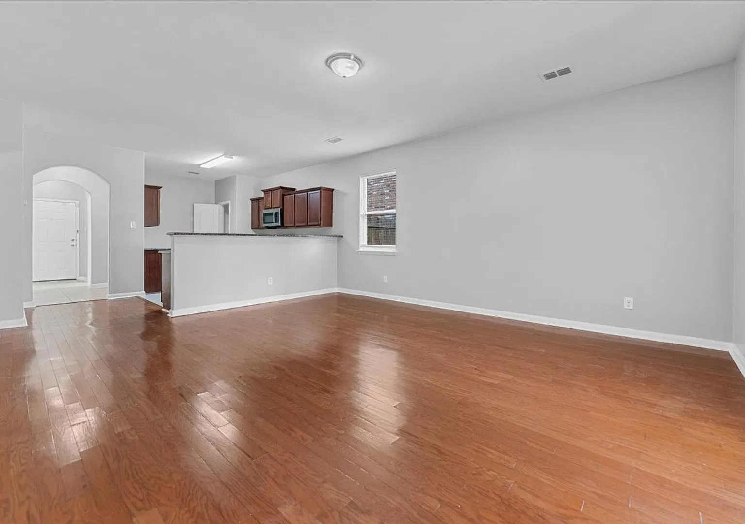 Ready for Immediate Move-In! 4 Bed 2 Bath Renovated 1800 SQFT House in Honeysuckle Meadows. — Photo 2