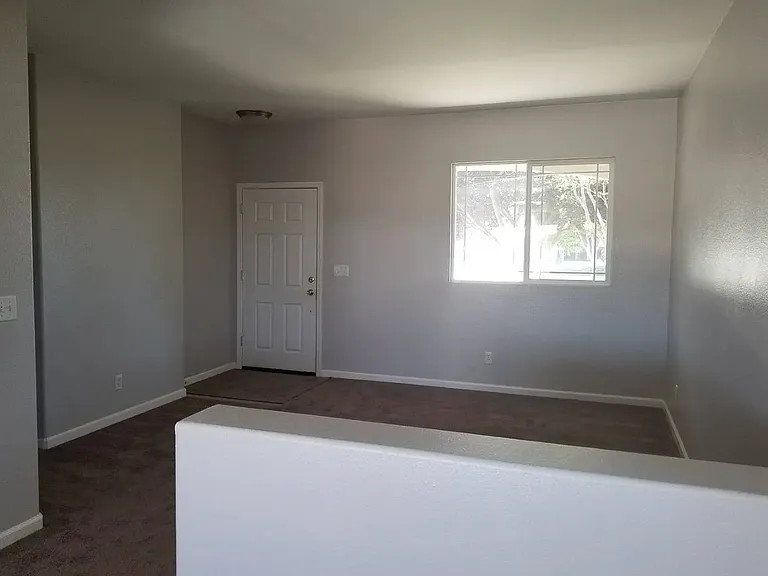 2215 Roberta Ave — Photo 3