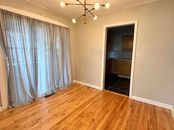 4th image of 2638 Lynnwood Ave