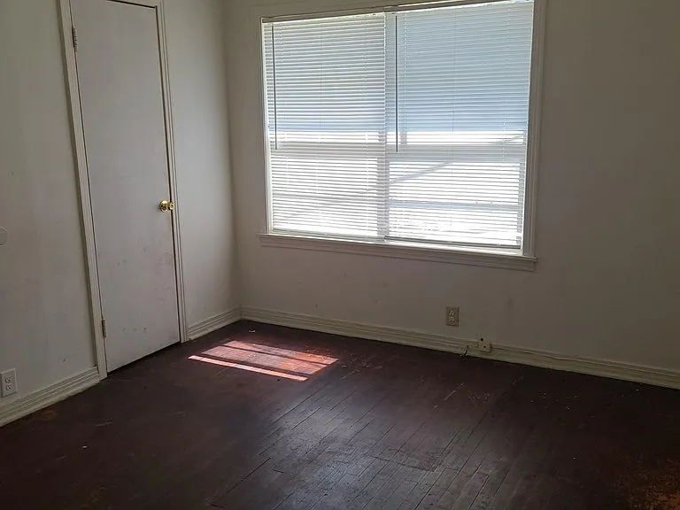 710 Ogden St — Photo 9