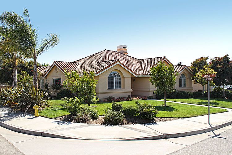 1st image of 880 Amethyst Dr