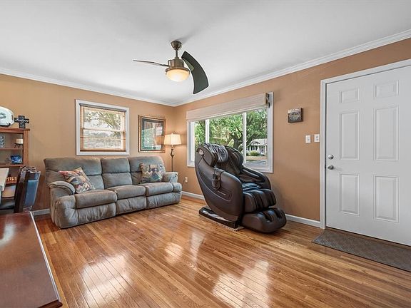 4th image of 2342 California Dr
