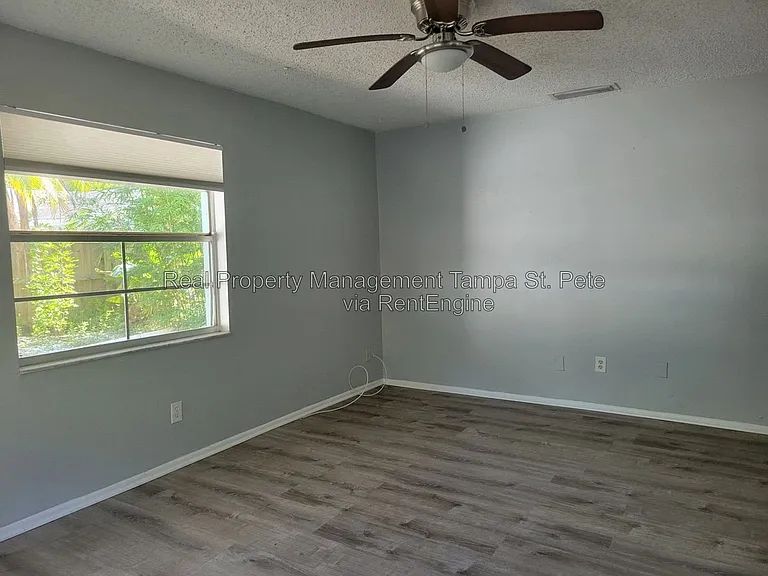 917 Lake Palms Dr — Photo 7