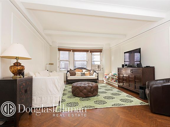 3rd image of 215 W 78th St APT 8B