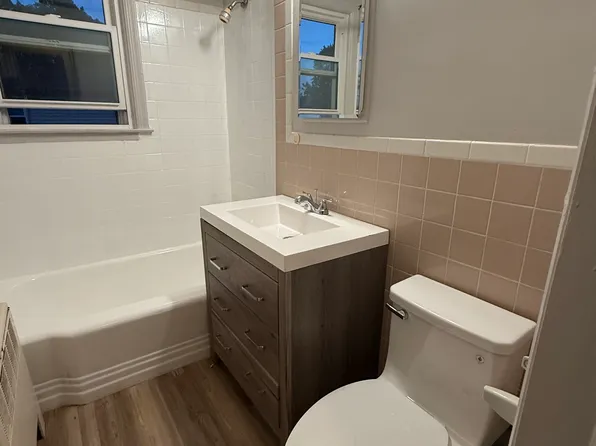 77 Westbourne Pkwy, Hartford, CT 06112