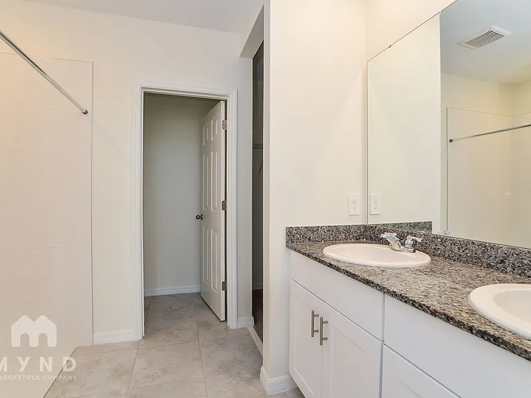 796 Griffon Ave — Photo 12