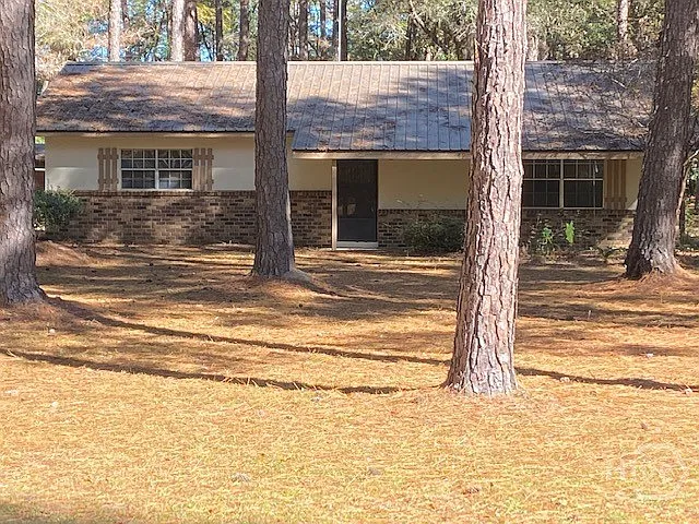 2 bed, 1.0 bath, 1350 sqft, $1,400 — Photo 1
