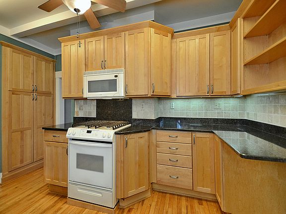 2nd image of 1 Skyview Pl