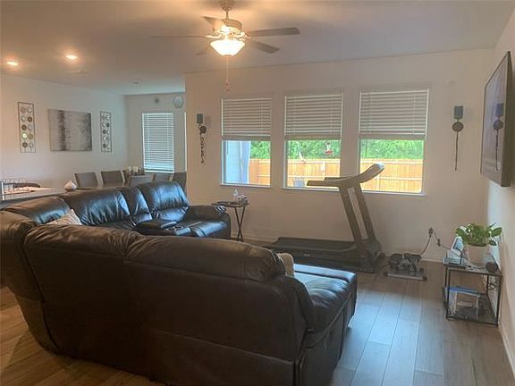 4th image of 7052 Waterford Dr