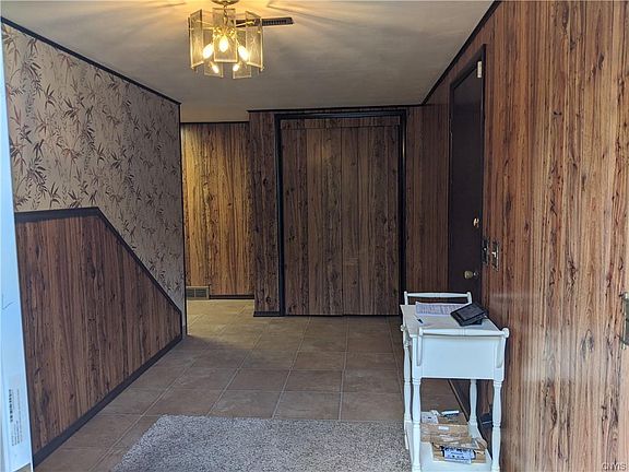 3rd image of 306 Cooper Ln