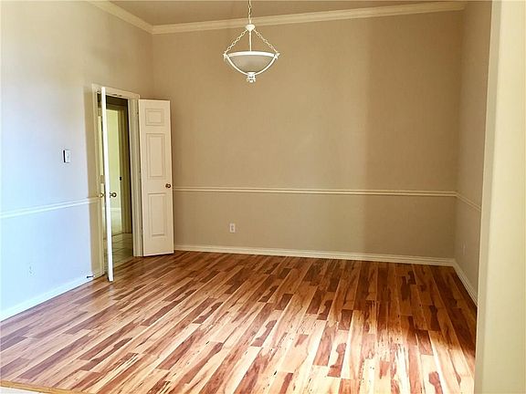 4th image of 1209 Elmgrove Ln