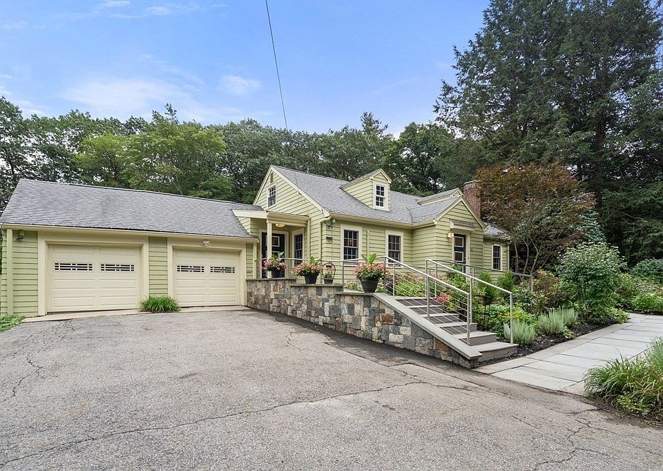1st image of 90 Wildwood Dr