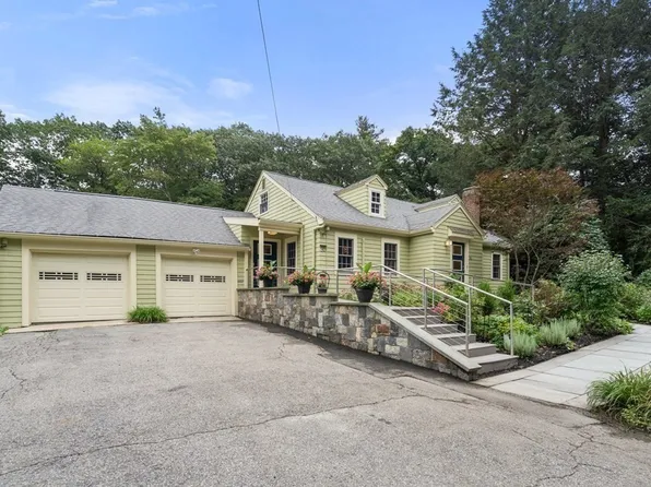 90 Wildwood Dr, Westwood, MA 02090