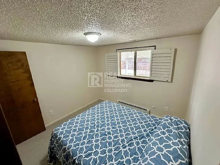 2628 Glendevey Dr — Photo 7