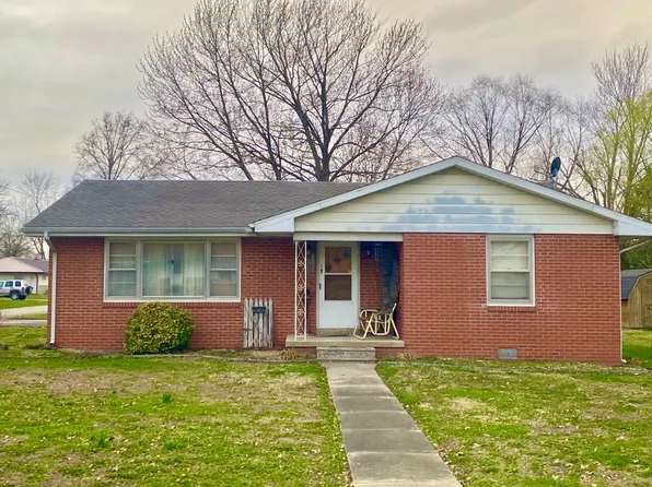 706 Washington St SW, Clay City, IL 62824