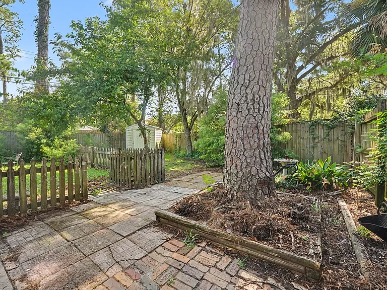 18 Silverstone Cir — Photo 24