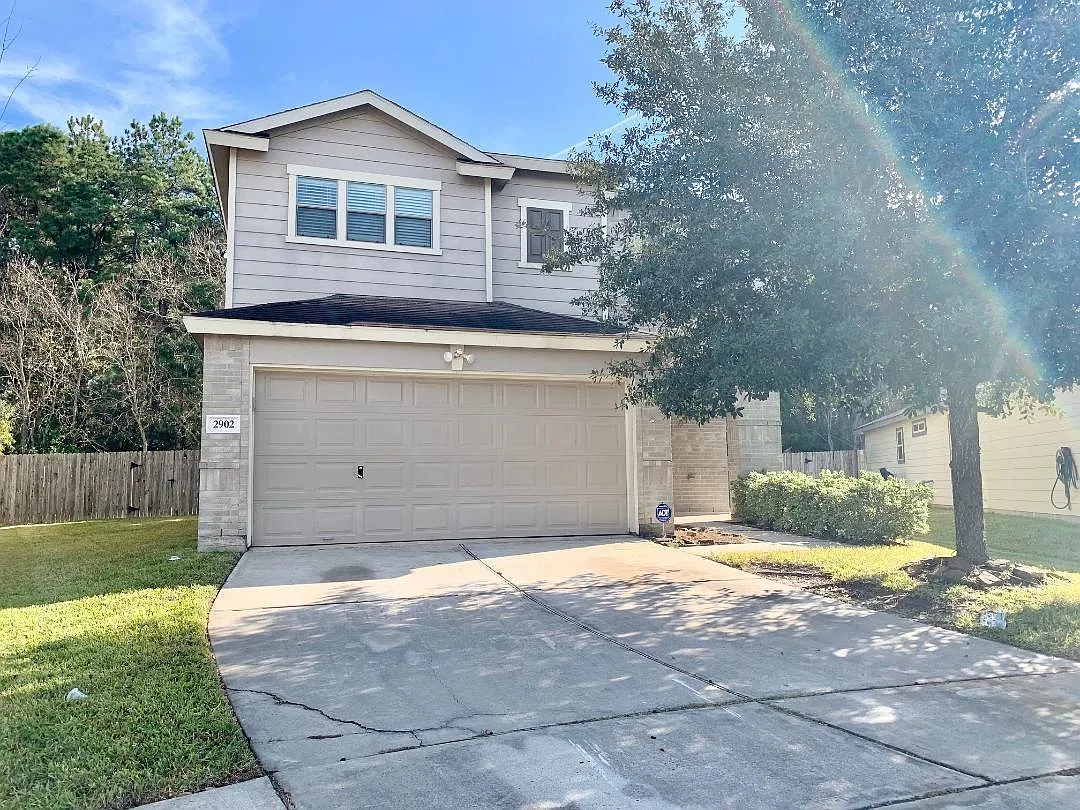 3 bed, 2.5 bath, 2172 sqft, $2,100 — Photo 1
