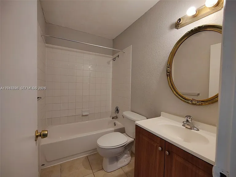 4719 NW 9th Dr #4719 — Photo 5