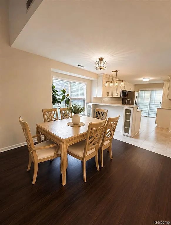 2 bed, 2.0 bath, 1550 sqft, $2,450 — Photo 3