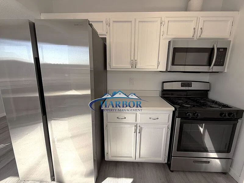 3 bed, 2.0 bath, $3,295 — Photo 2