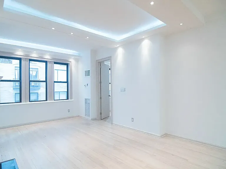 145 W 58th St #11M — Photo 3