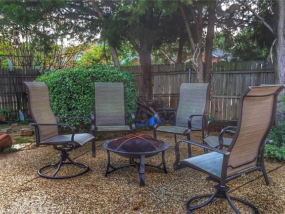 2nd image of 909 Parkhill Dr