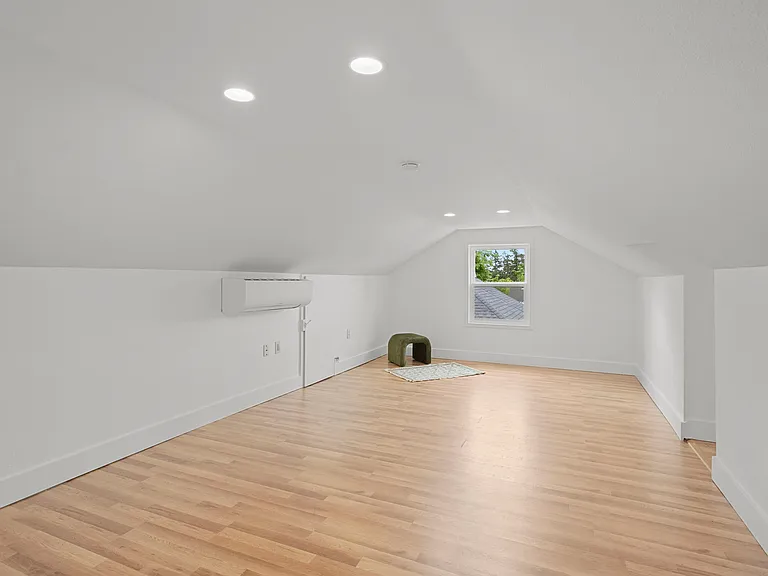 1346 NW Couch St — Photo 8