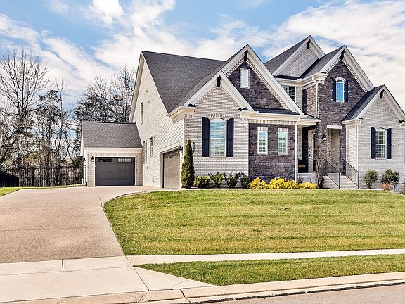 2nd image of 627 Silva Ln