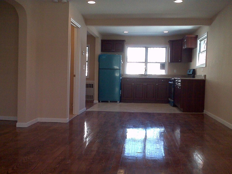 1st image of 109-17 205 Place #1