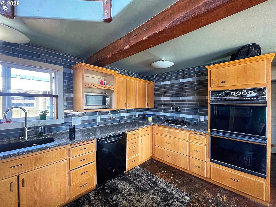 7th image of 1819 N Jantzen Ave