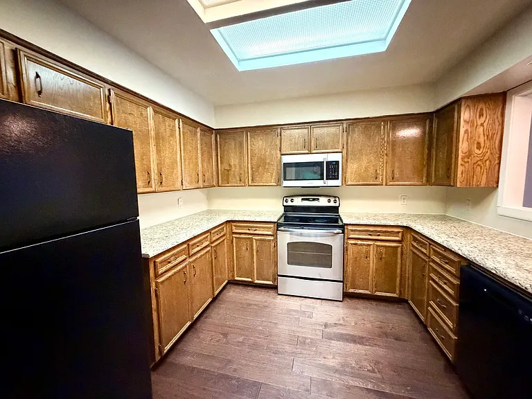 2802 Stewart Dr — Photo 3