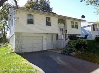 3232 Huxley Ln SW, Cedar Rapids, IA 52404