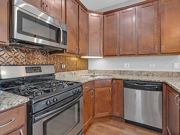 5th image of 1154 N Kedzie Ave APT 402