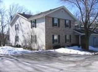 2368D Quail Hollow Ct, Delafield, WI 53018