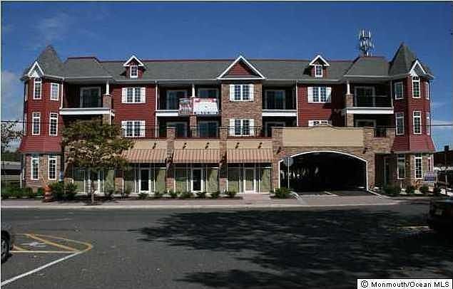 2nd image of 706 Lareine Ave Ste 102