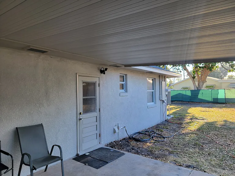 219 Crescent Ct E — Photo 10