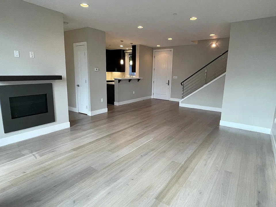 960 N San Antonio Rd #215