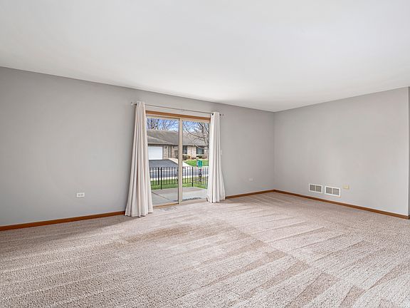 3rd image of 2605 Eagle Dr Unit 2605