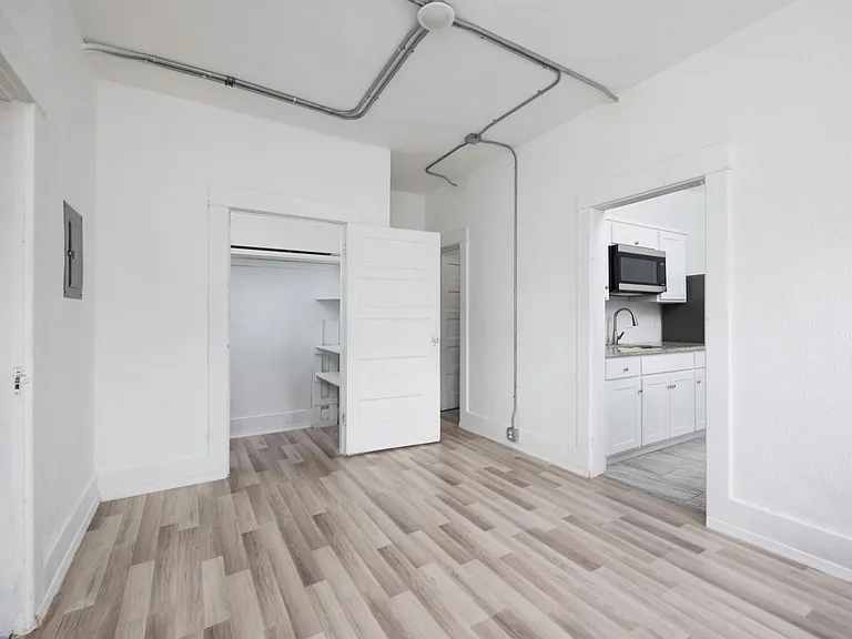 Sunset Heights - 610 Prospect Street — Photo 15