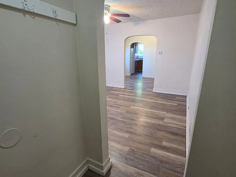 1417 E Wellesley Ave — Photo 2