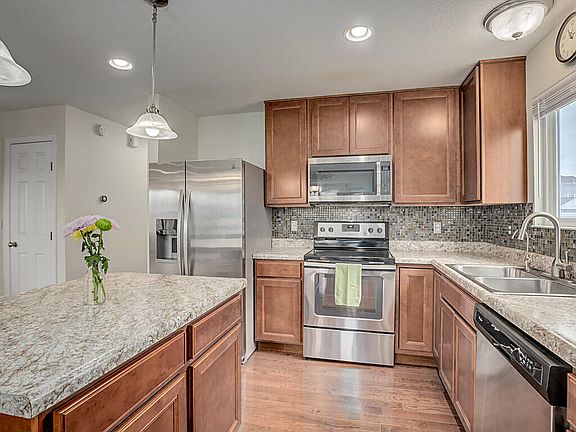 2nd image of 10165 Meadow Glen Dr