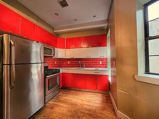 2nd image of 279 Halsey St #4B