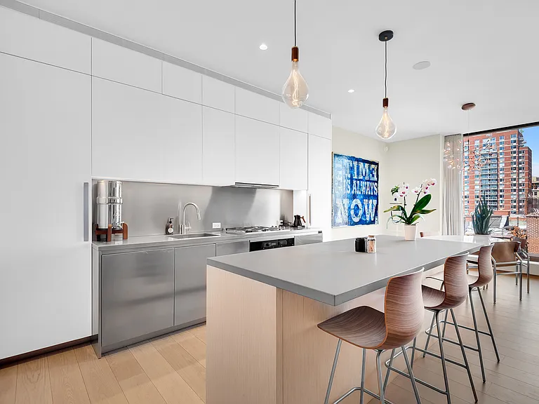 251 W 14th St #7B — Photo 3